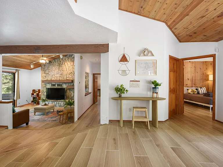 Entrance / Dining Area