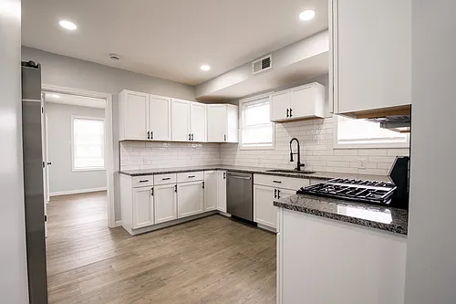 81 Birch St #3L Photo 1