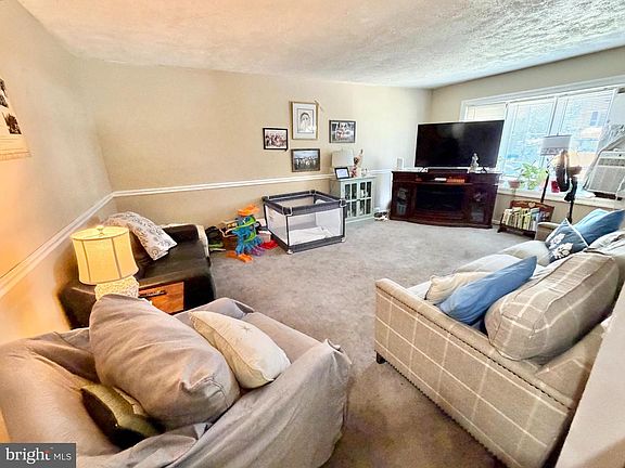 4th image of 130 Kinsman Rd