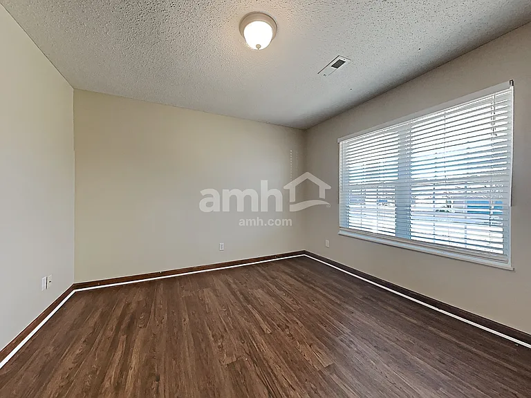 2303 Sir Edward Ln — Photo 12