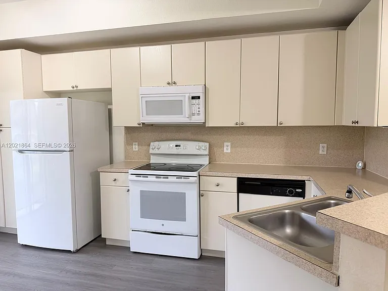 3585 NE 5th St #102 — Photo 8