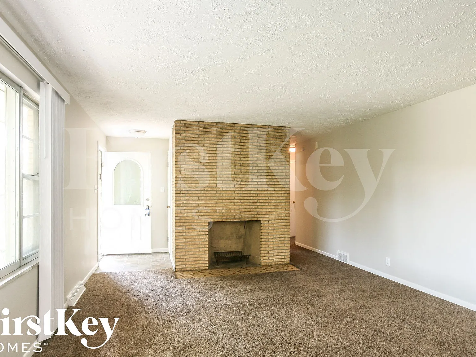 4 bed, 1.5 bath, 2842 sqft, $2,230 — Photo 4