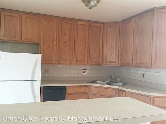 4th image of 303 Greenup St APT 40