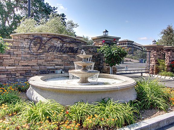 2nd image of 823 Hacienda Cir