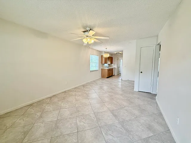 223 N Adelle Ave — Photo 6