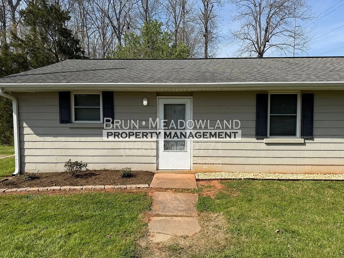 Building Photo - 5200 John Hall Rd #G