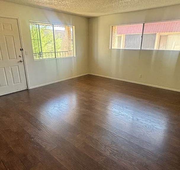 700 W University Dr — Photo 3