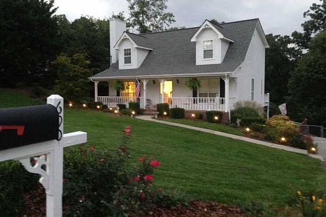 1st image of 690 Lee Dr