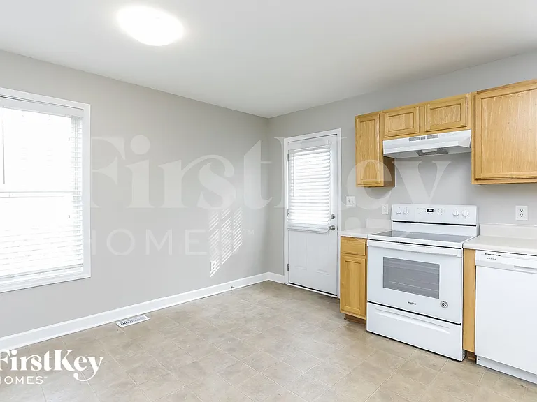 425 Kellywood Ct — Photo 4
