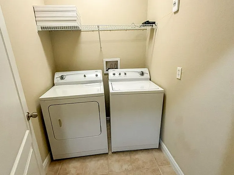 2954 SW 35th Pl #60 — Photo 16