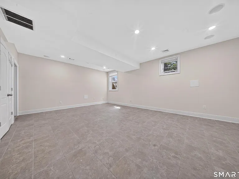 88 Maple Tree Ave #E — Photo 21