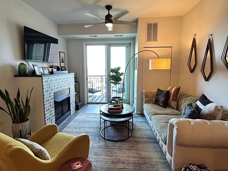 828 W Grace St #1307 — Photo 4