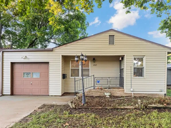 1205 E Arrington Pl, Stillwater, OK 74074