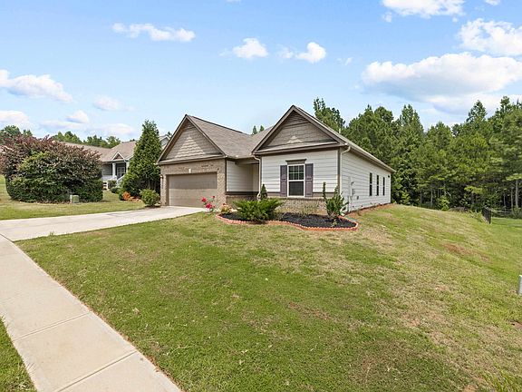3rd image of 170 Garrett Dr