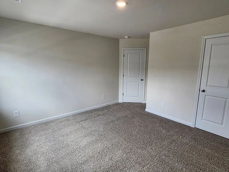 655 Mackenzie Cv — Photo 13