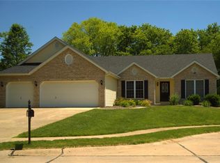 25 Sunset Chase, Troy, IL 62294