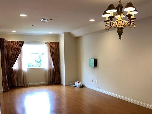4th image of 434 E Cedar Ave Unit 103