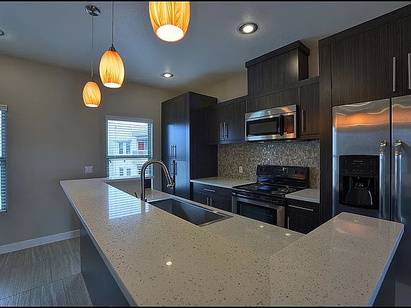 4th image of 410 Thorn Ave #8ceaa5bc5