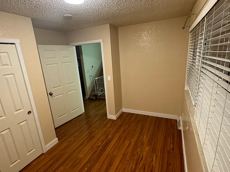 566 Voiles Dr #3 — Photo 2