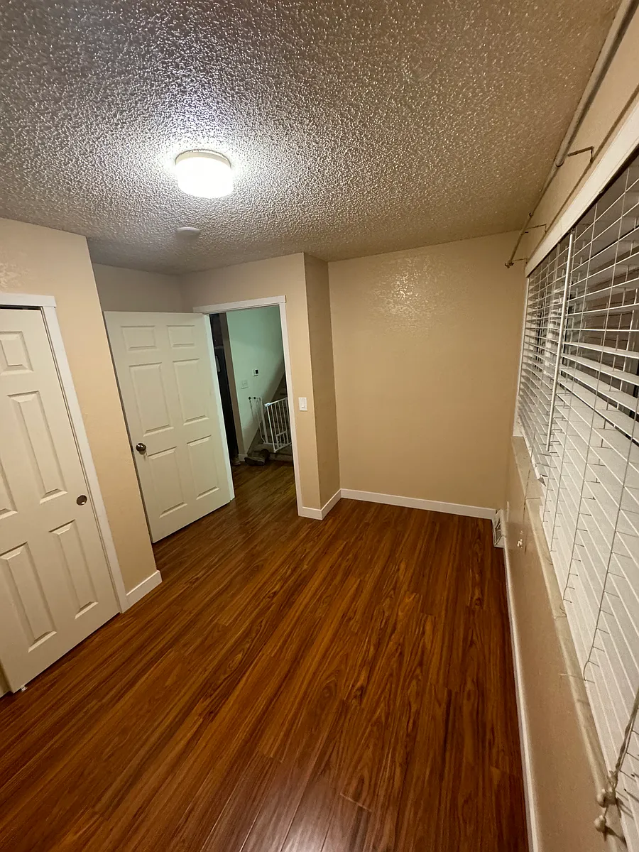 Building Photo - 566 Voiles Dr #3