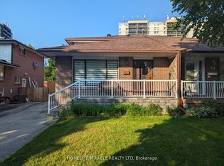81 Dolly Varden Blvd #9, Toronto, ON M1H 2K2