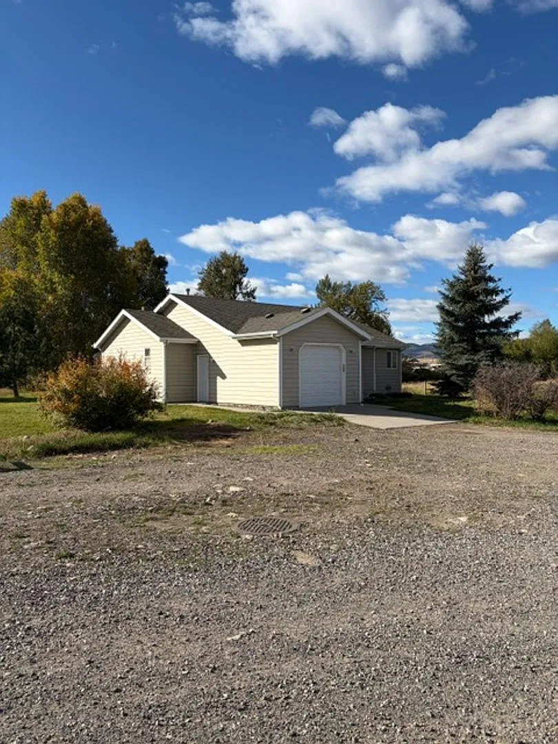 Wide Open Spaces - 3 Bedroom 2 Bathroom House in Gallatin Gateway — Photo 3