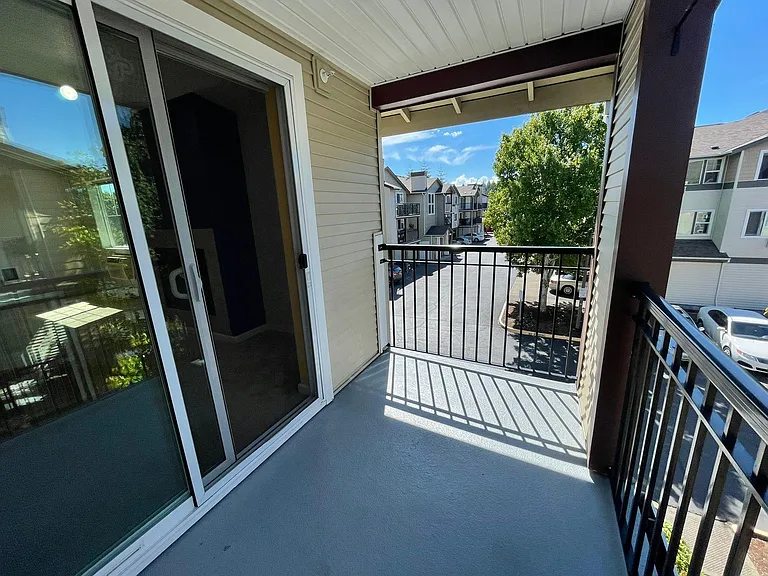 750 NW 185th Ave — Photo 15