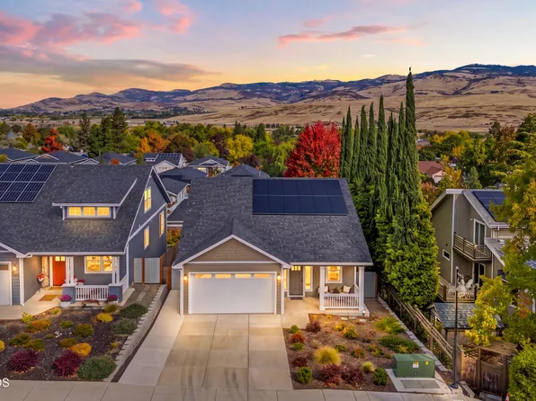 359 Otis St, Ashland, OR 97520