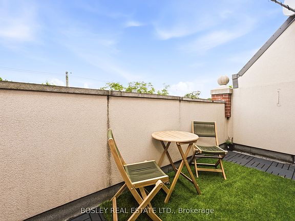 4th image of 115 Roncesvalles Ave APT 3