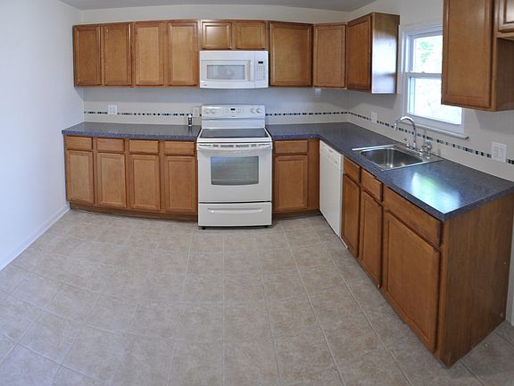 Eat-in Kitchen