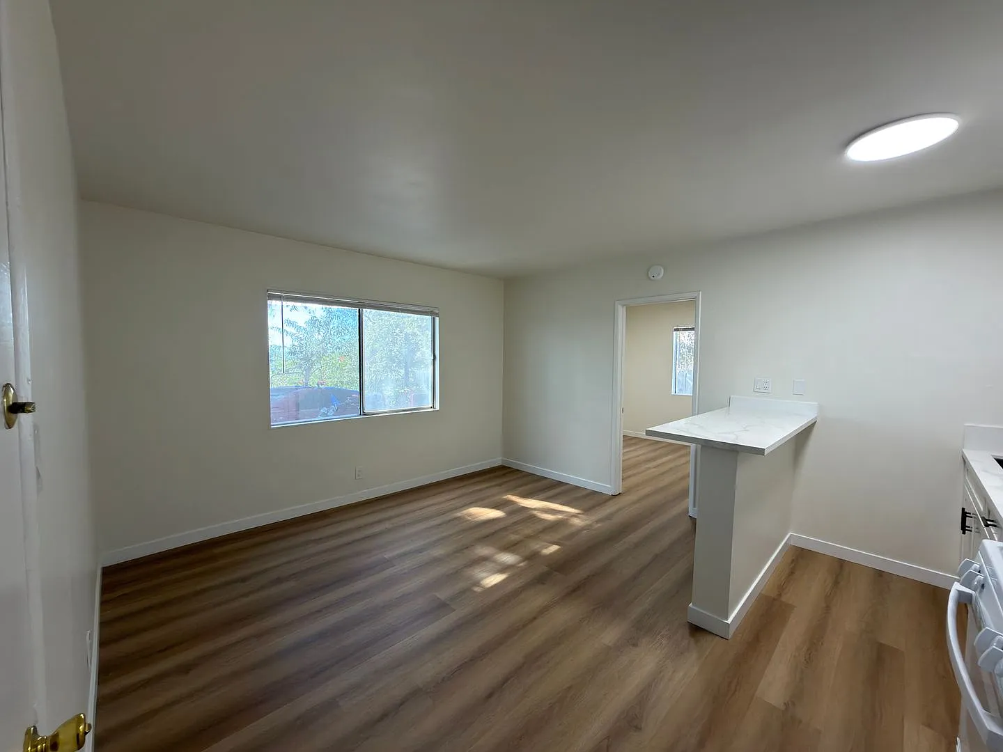 968 N Loma Vista Dr — Photo 4