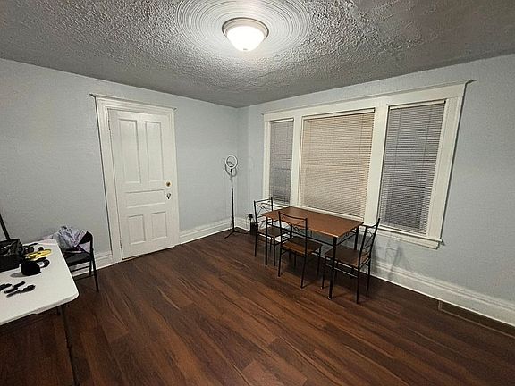 3rd image of 562 Seward St