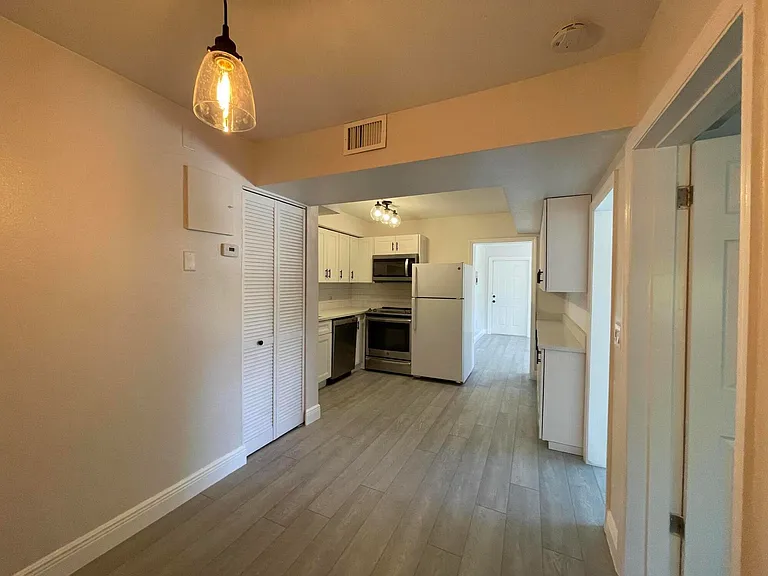 701 SE 4th St #WEST — Photo 15