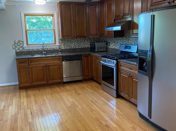 5001 19th St N, Arlington, VA 22207