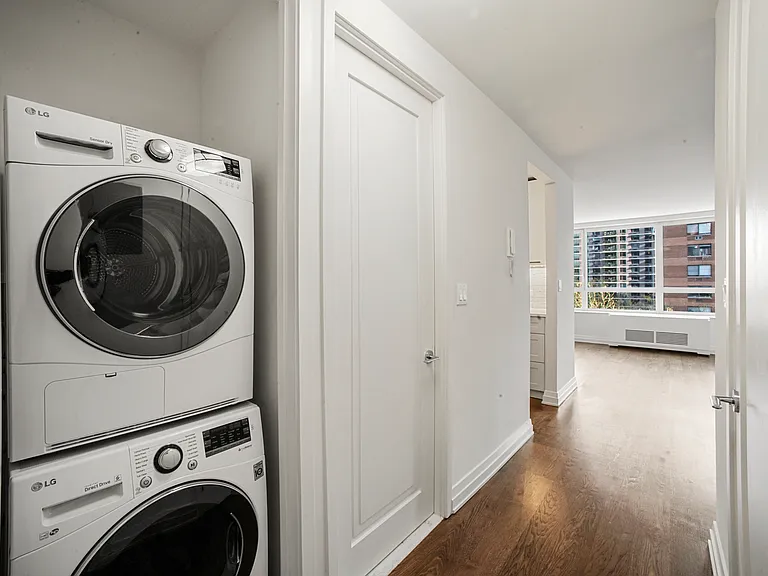 200 E 94th St #605 — Photo 3