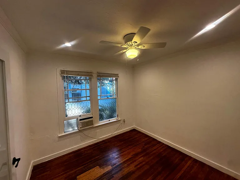 3927 Melrose Ave #1/4 — Photo 4