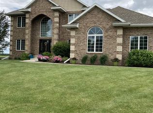 222 Country Heights Dr, Sumner, IA 50674