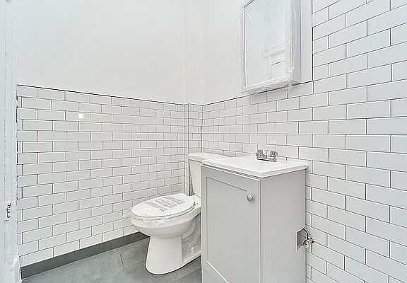 3rd image of 430 E 66th St #1