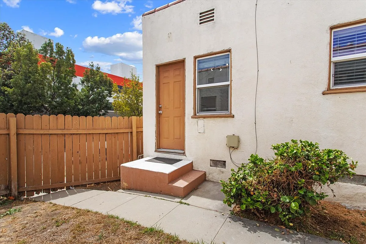 Studio, 356 sqft, $1,550 — Photo 3