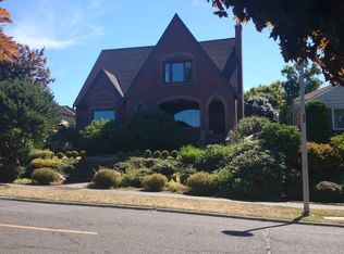 2570 W Viewmont Way W, Seattle, WA 98199