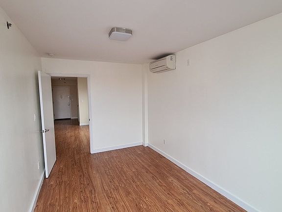 4th image of 2842 W 15th St #5