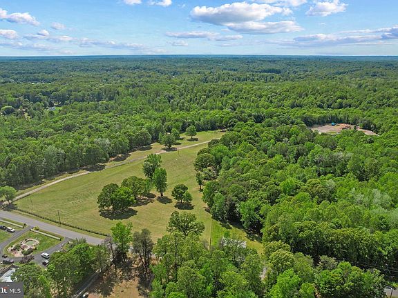 3rd image of 41 Wood Landing Rd
