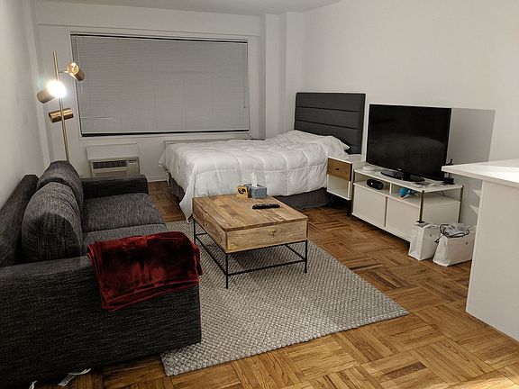 5th image of 240 E 76th St APT 7W
