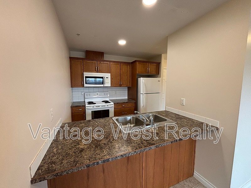 1st image of 598 Sutherland Ave #403