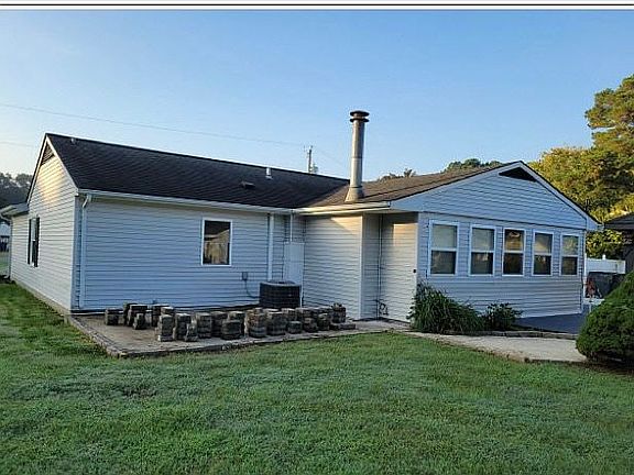 5th image of 13 Peterson Ave