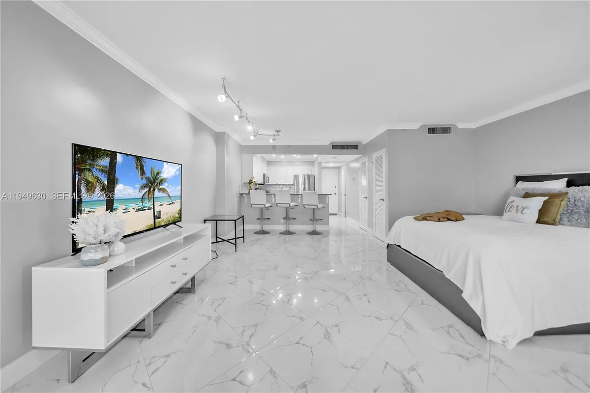 Building Photo - 2501 S Ocean Dr #503