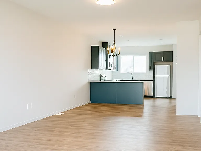 1033 Aster Blvd NW — Photo 3