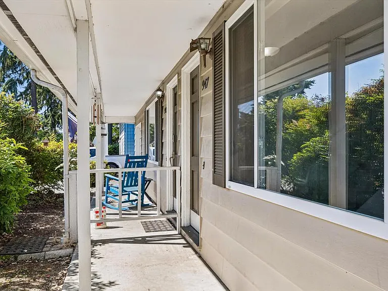 Entry to front door