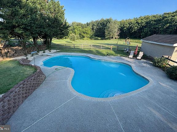 4th image of 1611 Mount Carmel Rd