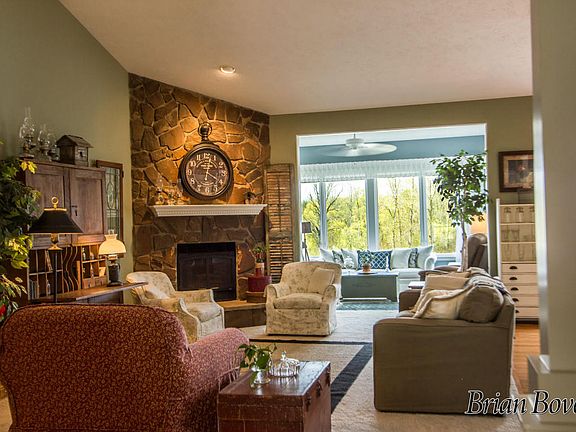 2nd image of 3949 Crystal Waters Ln NE